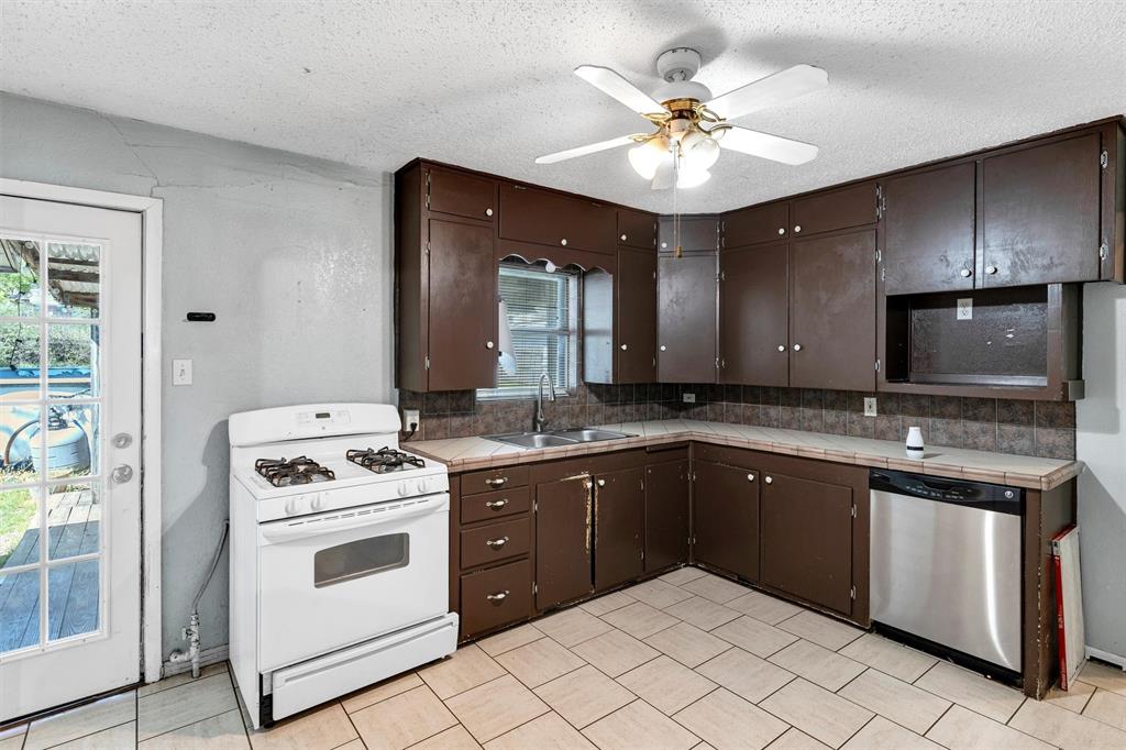 Watauga, Texas 76148, United States, 5 Bedrooms Bedrooms, ,2 BathroomsBathrooms,Residential,Pending,99333