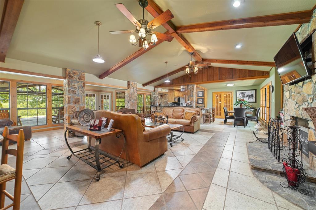 4075 W US Highway 190