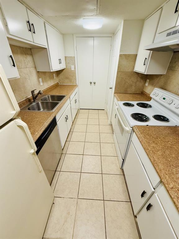 Centre Square 01 Condo - Residential