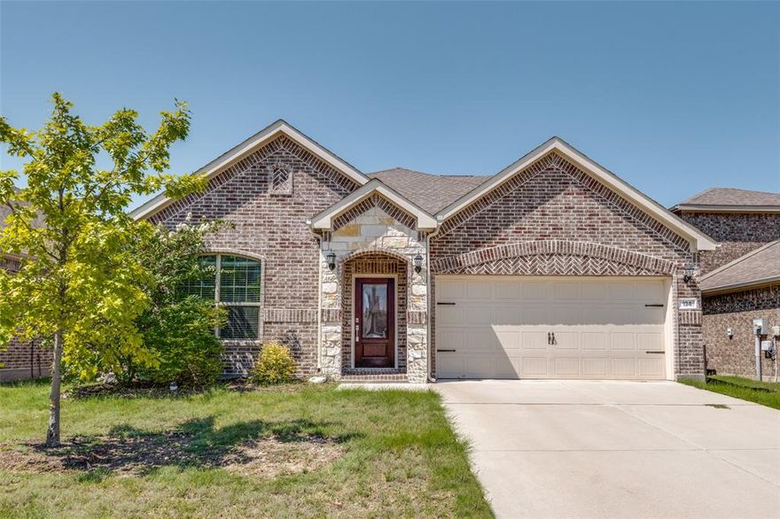 Discover this pristine 2021-built home on a premium 5,502 sq ft lot in Chamberlain Crossing! This two-story beauty boasts an open floor plan with 4 bedrooms, 2.5 baths, a family room, and a formal dining area. The owner’s suite features a massive walk-in closet, while a versatile upstairs bonus room is ideal for a game room, office, or extra living space. Relax on the covered back patio, park in the epoxy-coated two-car garage, and enjoy the spacious yard.

Steps from the community clubhouse, fitness center, and pool, this home offers unbeatable convenience with quick access to I-30 and Memorial Drive. Zoned for top-rated Rockwall ISD schools.