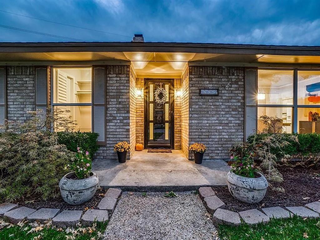 1002 E Spring Valley Road