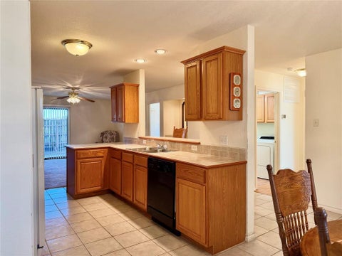 Tiny photo for 849 S GUN BARREL Lane #E4, Gun Barrel City, TX 75156 (MLS # 21396785)