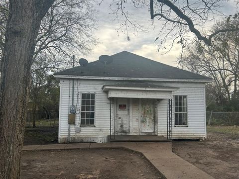 Photo of 106 Pine Street, Oil City, LA 71101 (MLS # 21128909)