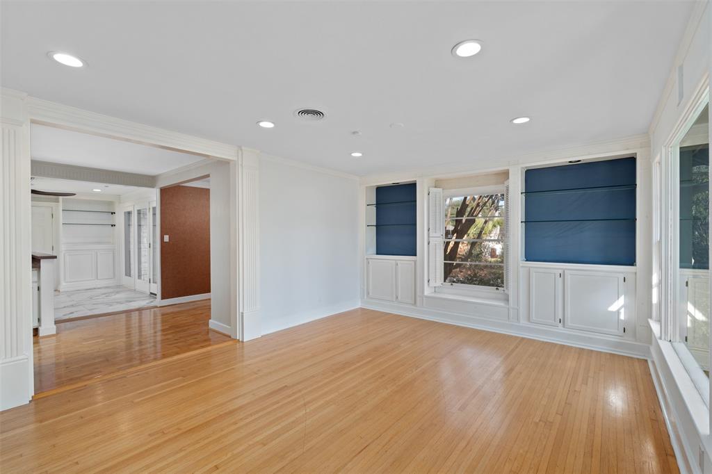 2129 Elmwood Boulevard