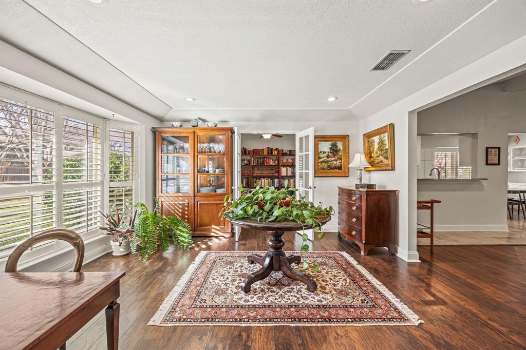 405 Valley Glen Drive