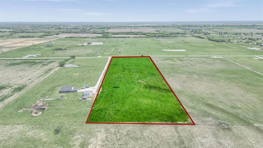 Here is the perfect small acreage for your very own ranch!  This property is ready for you to build your dream home.  Located close to Whitesboro and easy access to Hwy 377, Hwy 56, and Hwy 82.