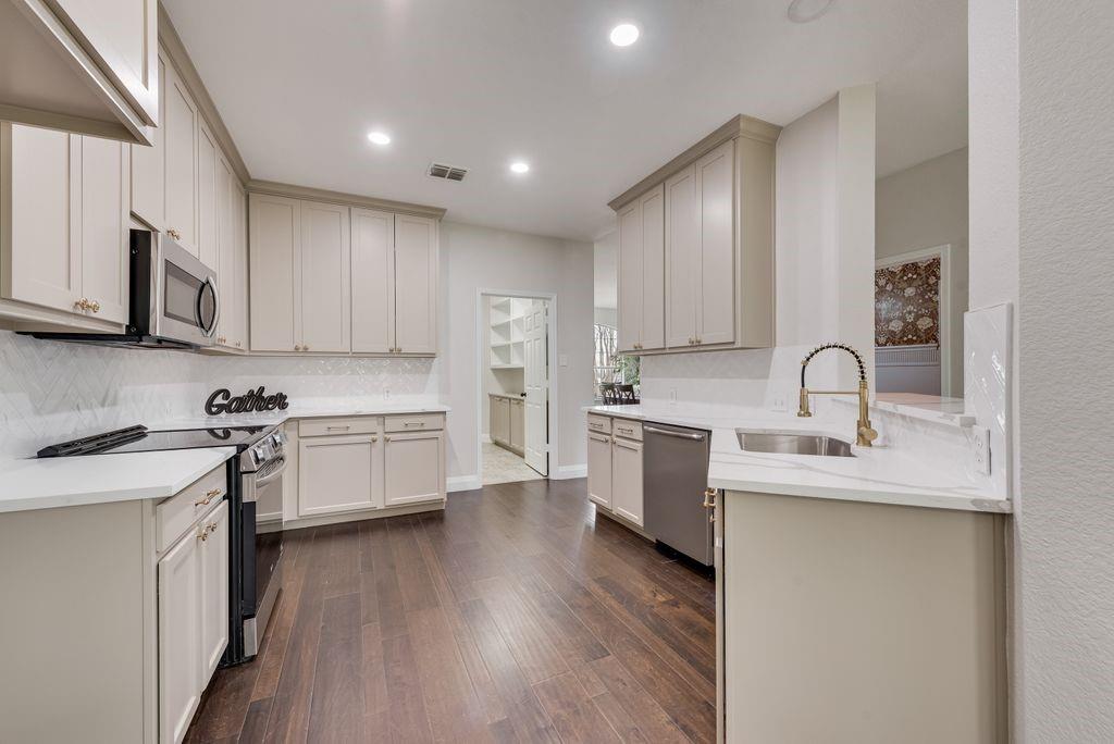 Oak Hollow Estates - Residential