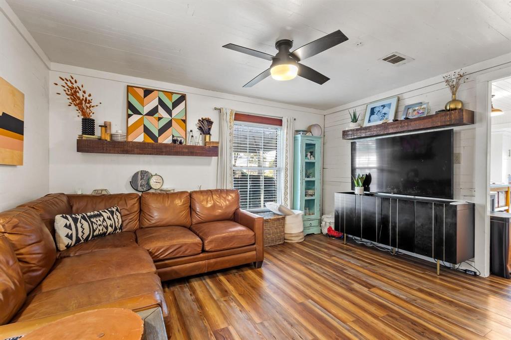 1604 Center Street