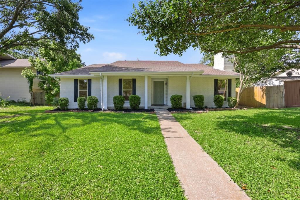 Photo of 2604 Peppertree Place, Plano, TX 75074 (MLS # 21304436)