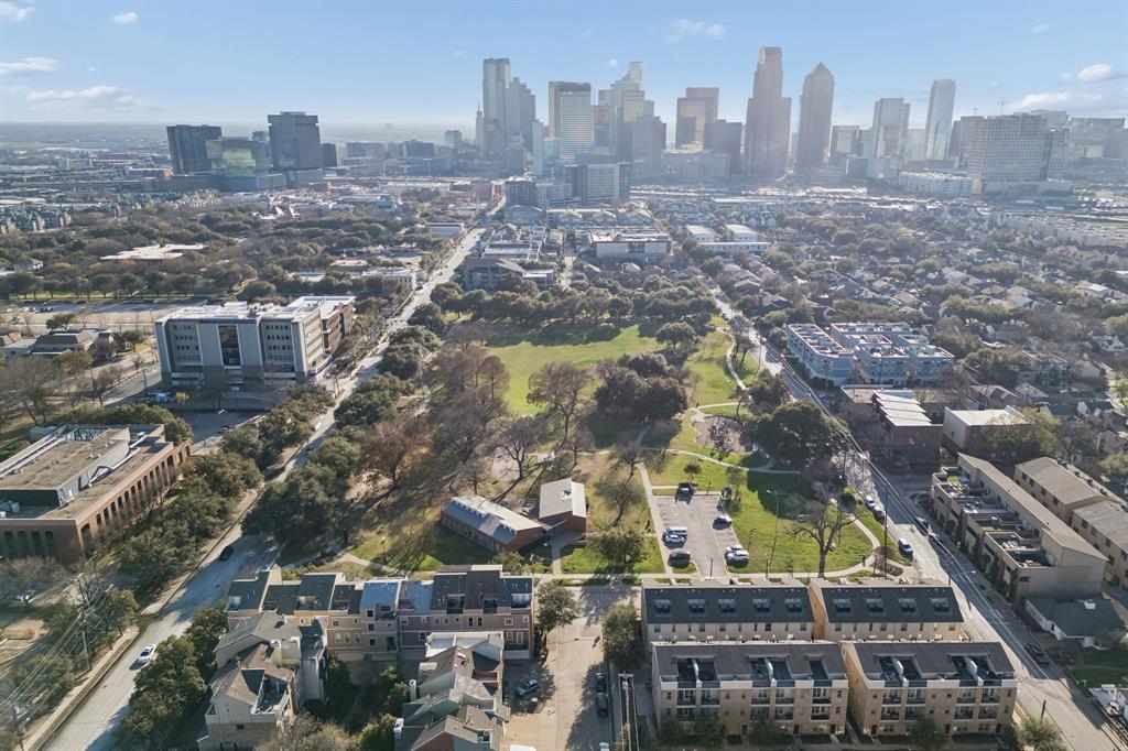 Firestation 1333 Ph 01 Condos - Residential