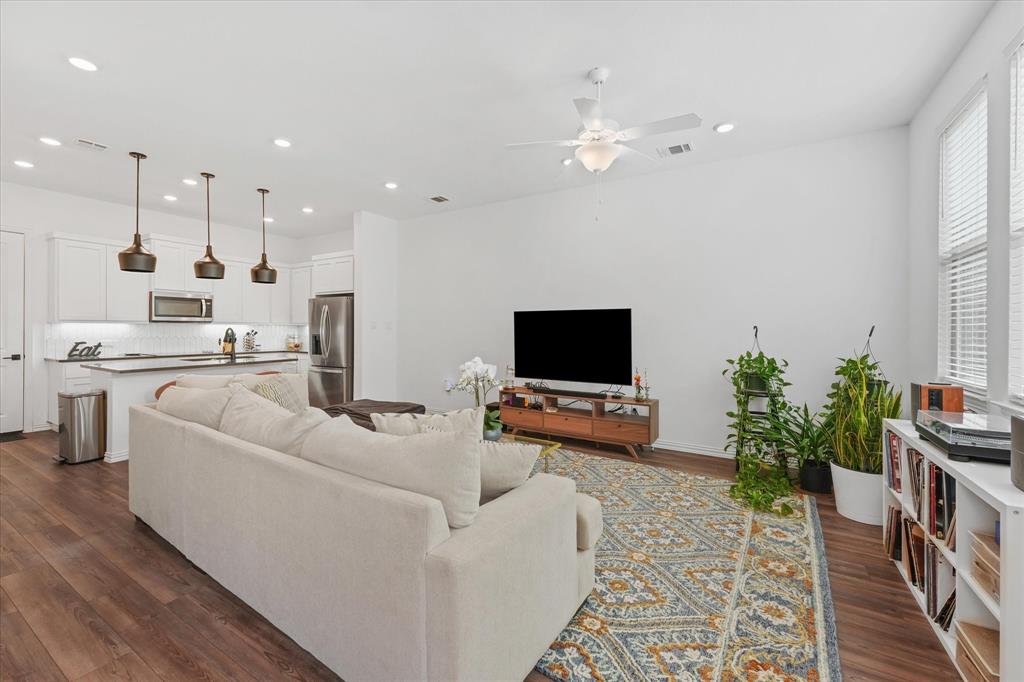 7562 Edgeware Road