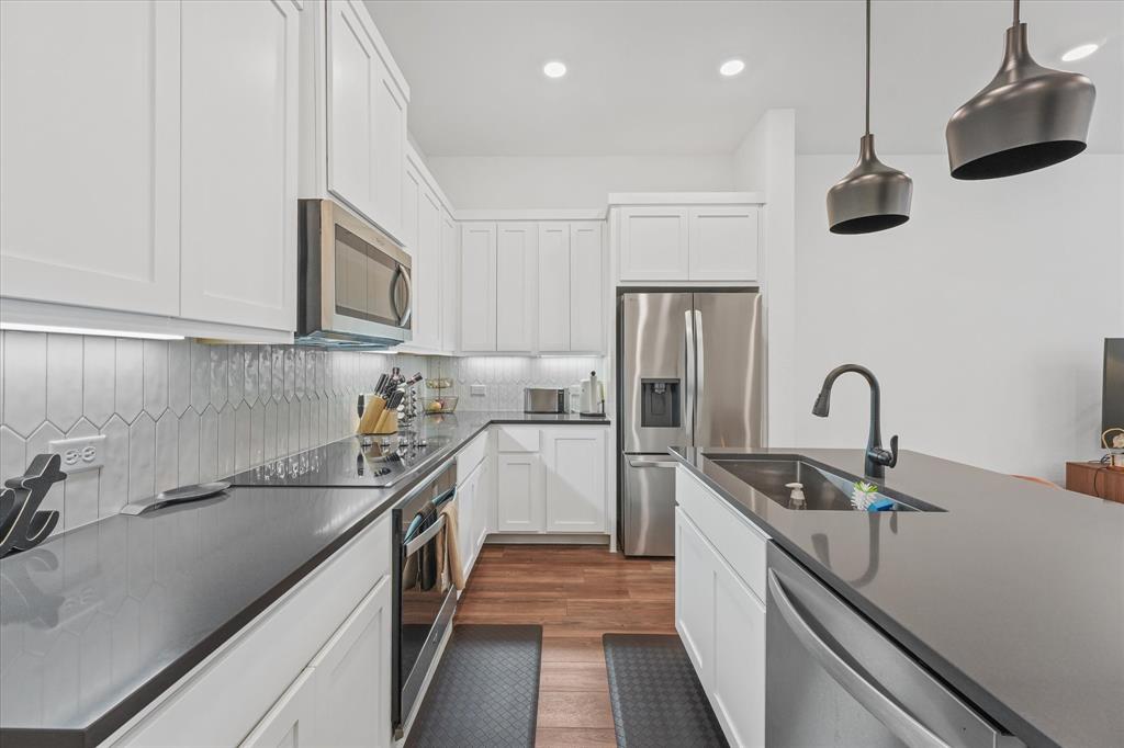 7562 Edgeware Road