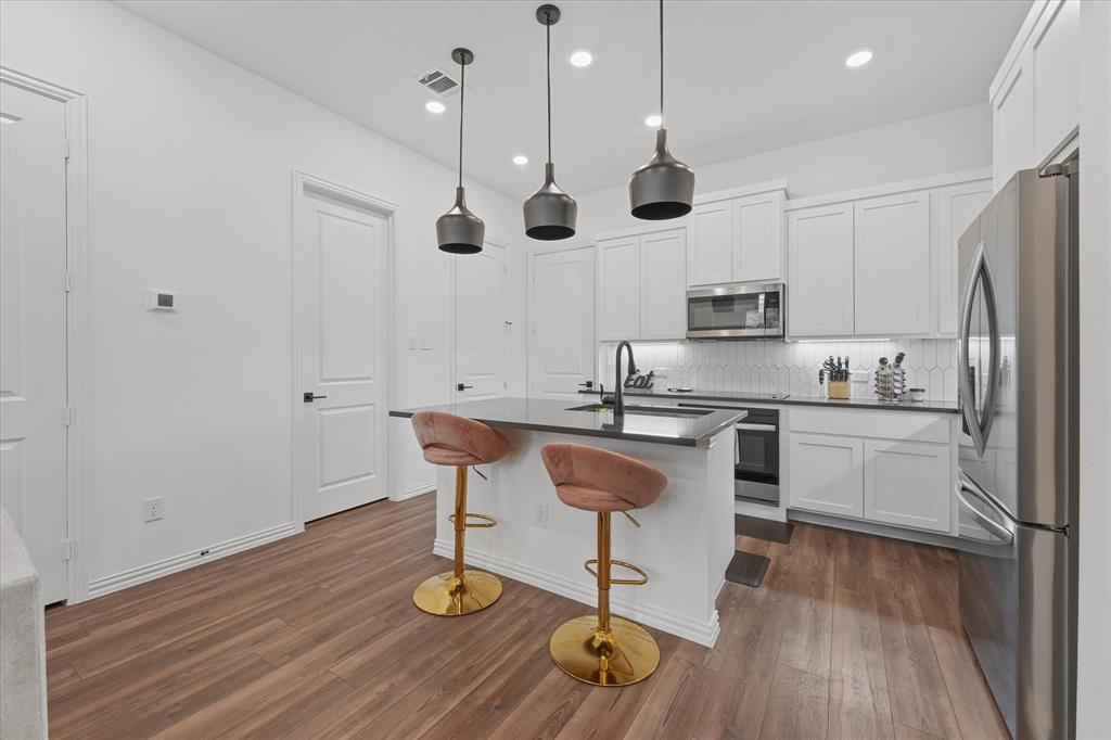 7562 Edgeware Road