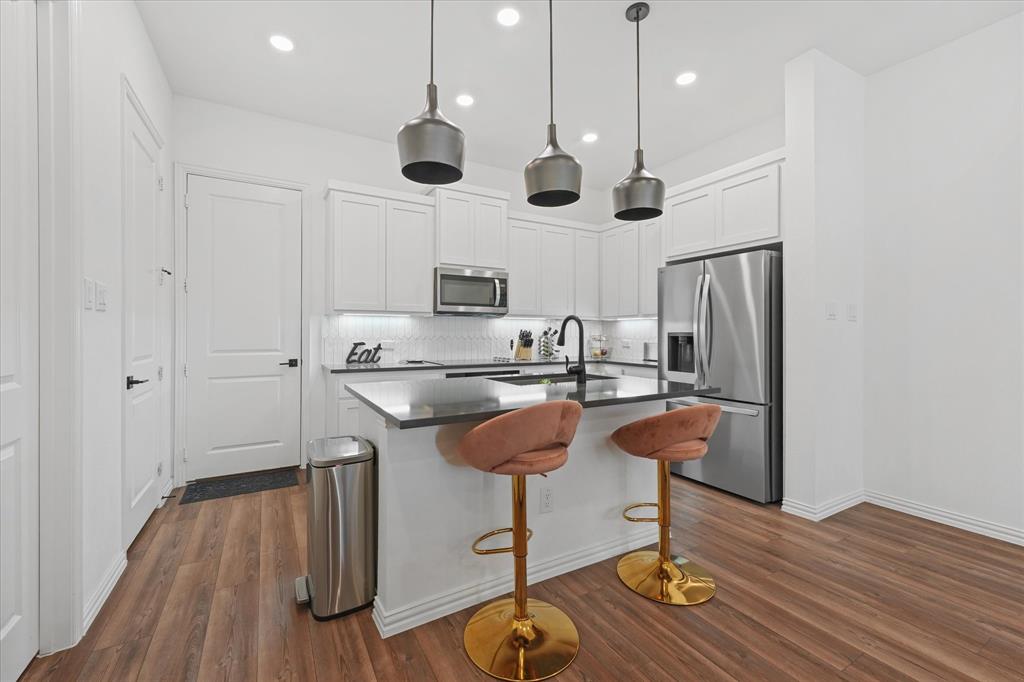 7562 Edgeware Road