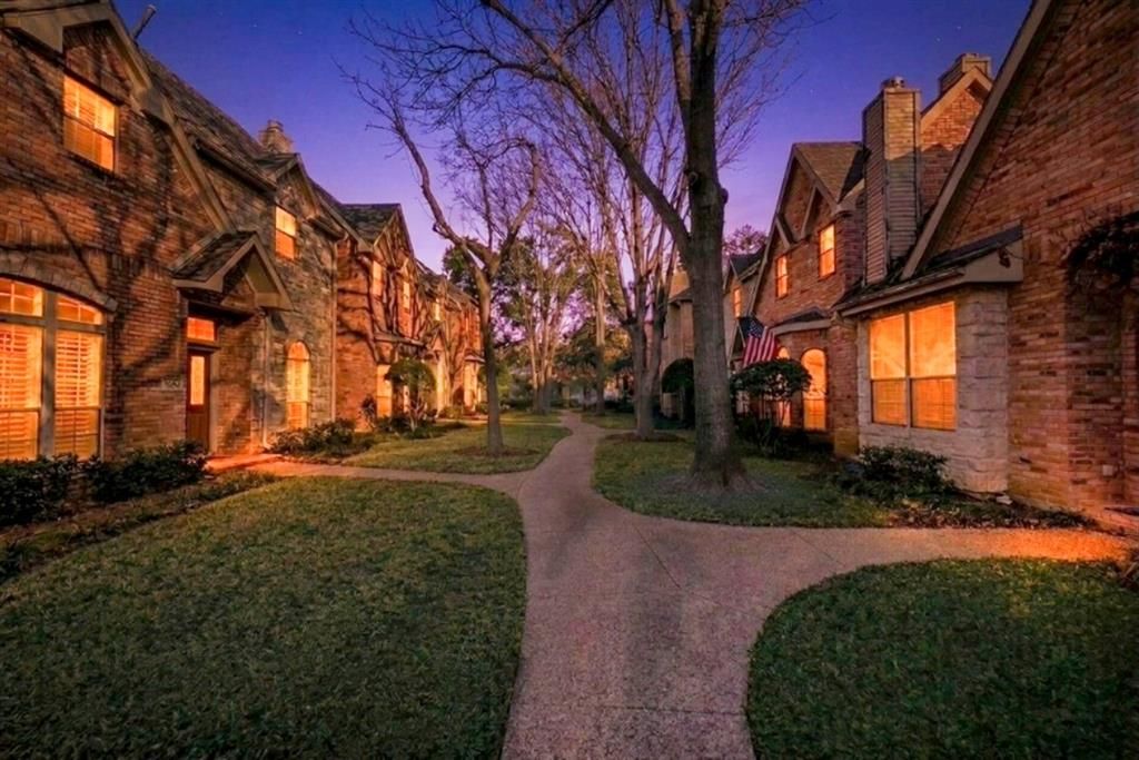 Photo of 5844 Oram Street, Dallas, TX 75206 (MLS # 21267720)