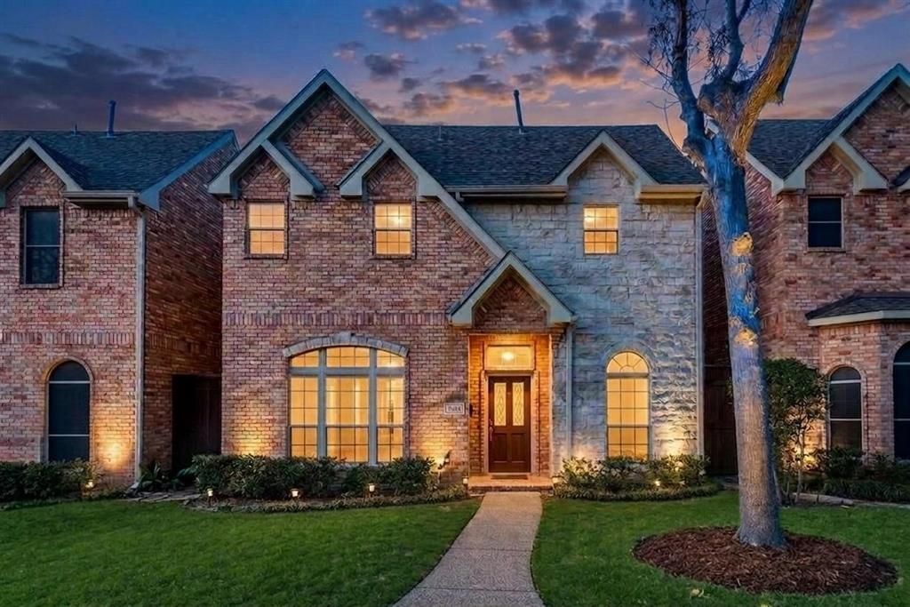 Photo of 5844 Oram Street, Dallas, TX 75206 (MLS # 21267720)