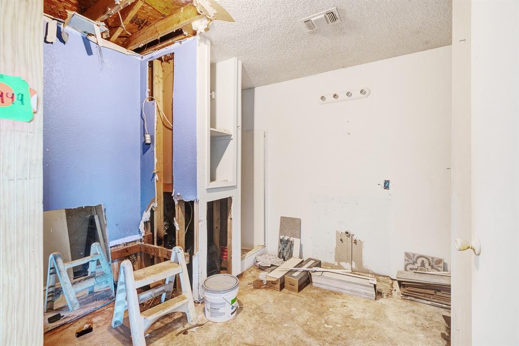 A832 J T SCOTT SURVEY TRACT 8, 5.501 ACRES - Residential