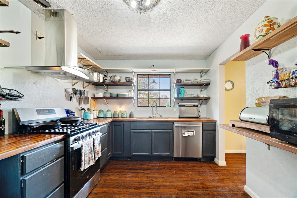 A832 J T SCOTT SURVEY TRACT 8, 5.501 ACRES - Residential