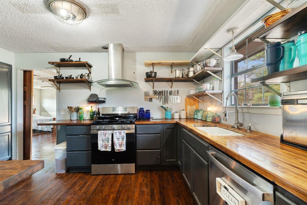 A832 J T SCOTT SURVEY TRACT 8, 5.501 ACRES - Residential