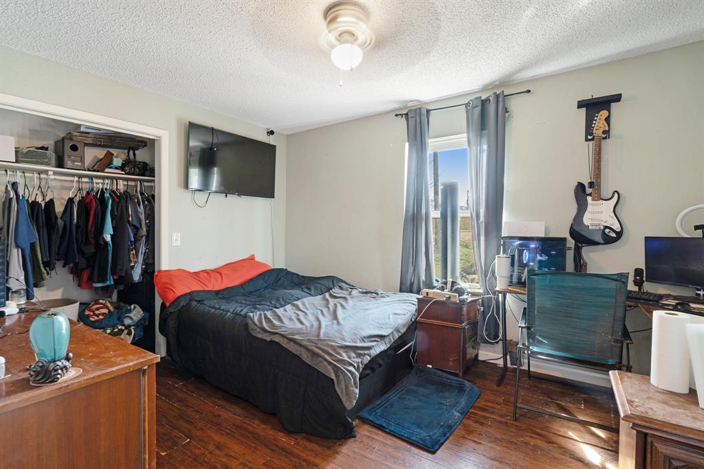 A832 J T SCOTT SURVEY TRACT 8, 5.501 ACRES - Residential