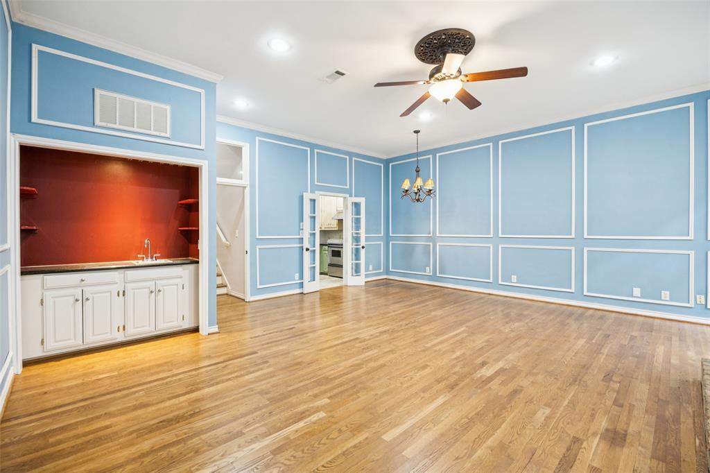 4511 Gilbert Avenue 103