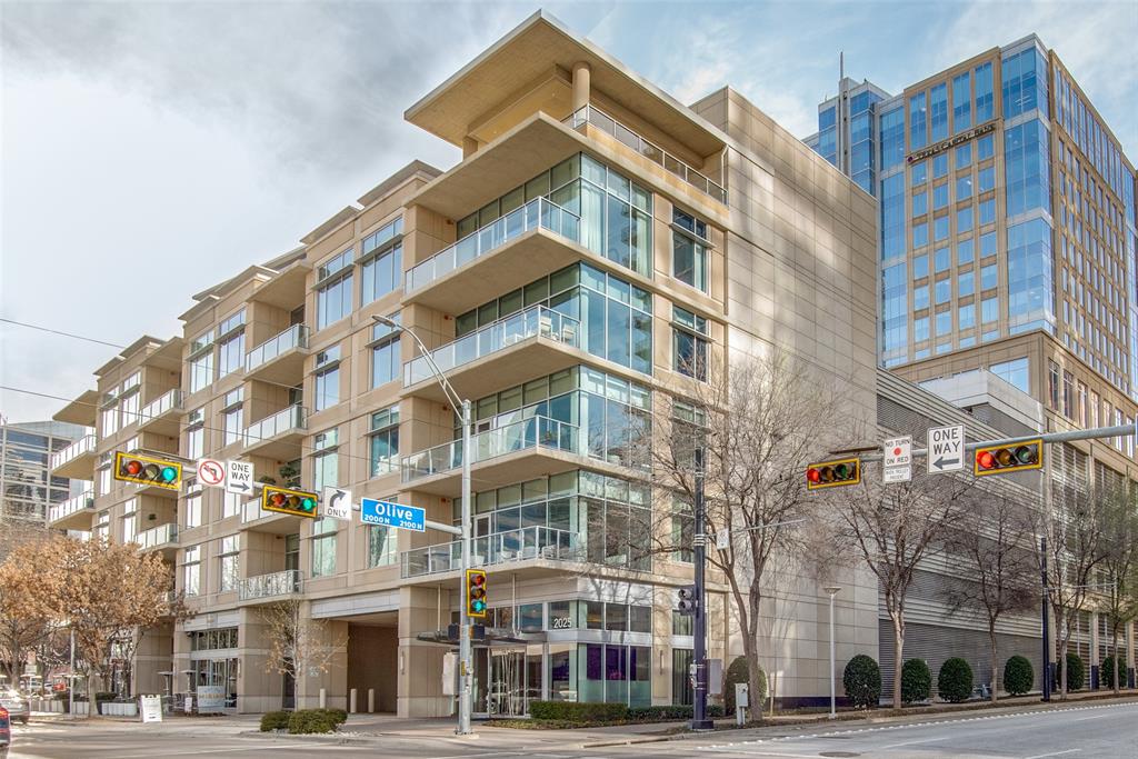 2025 Woodall Rodgers Freeway 51