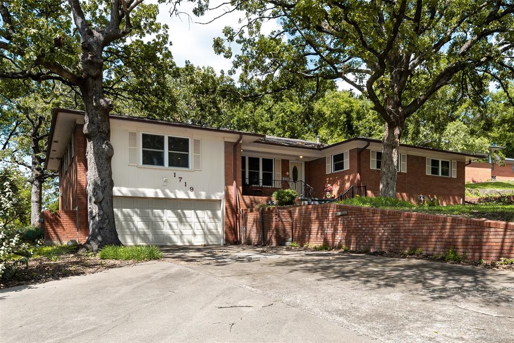 1719 W Day Street
