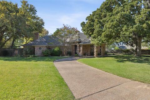2900 Oak Trail Court Dalworthington Gardens TX 76016