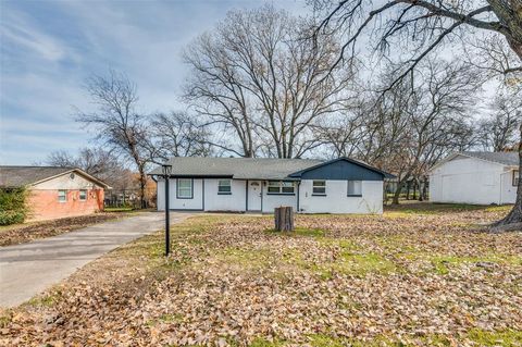 Photo of 606 Overlook Dr Dr, Midlothian, TX 76065 (MLS # 21136572)