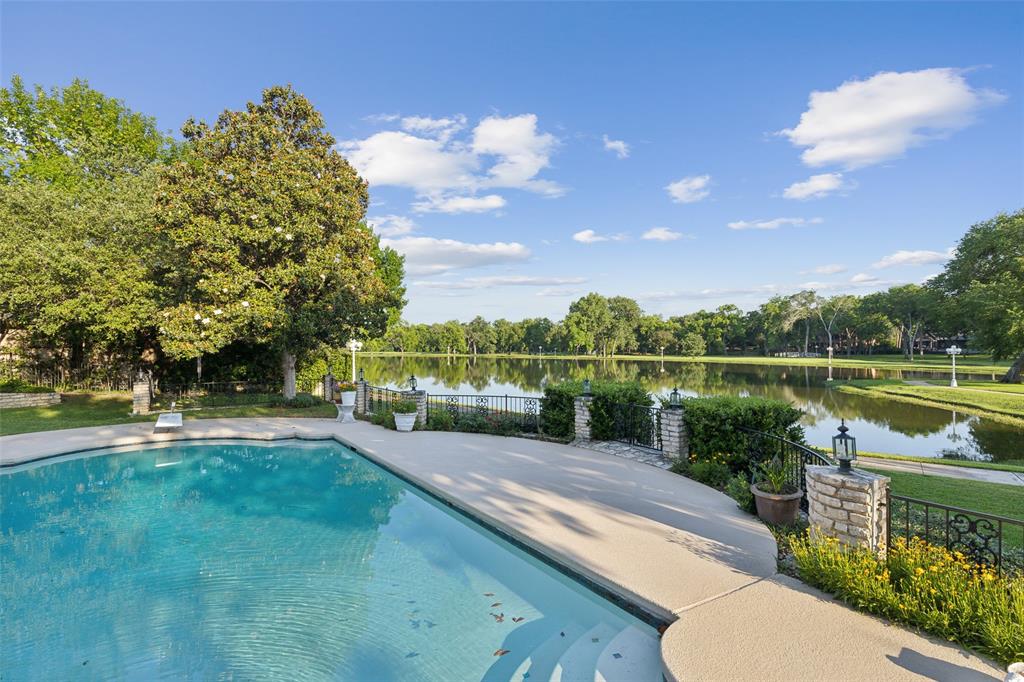 Woodland Hills Colleyville - Residential