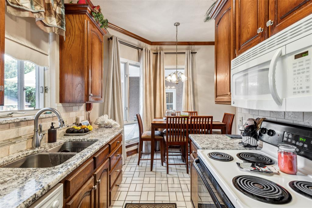 Woodland Hills Colleyville - Residential