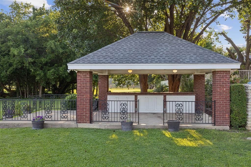 Woodland Hills Colleyville - Residential