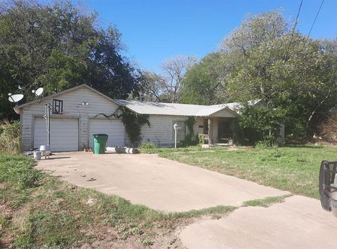 1385 W Swan Street Stephenville TX 76401