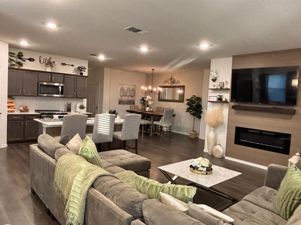 Magnolia Ph 8 - Residential