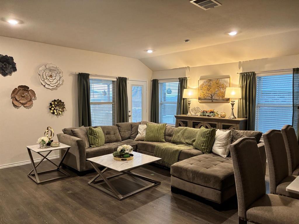 Magnolia Ph 8 - Residential