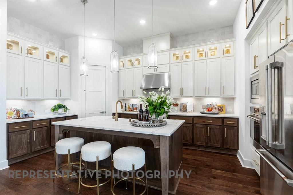 9820 Oak Glade Drive