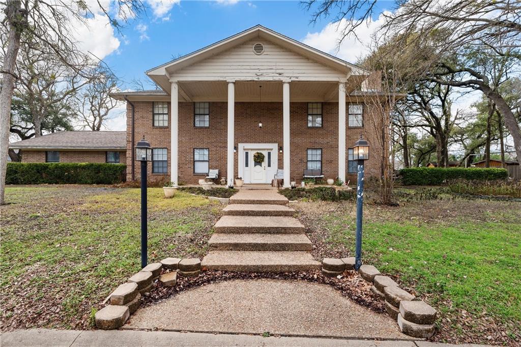 1610 Oak Hollow Drive