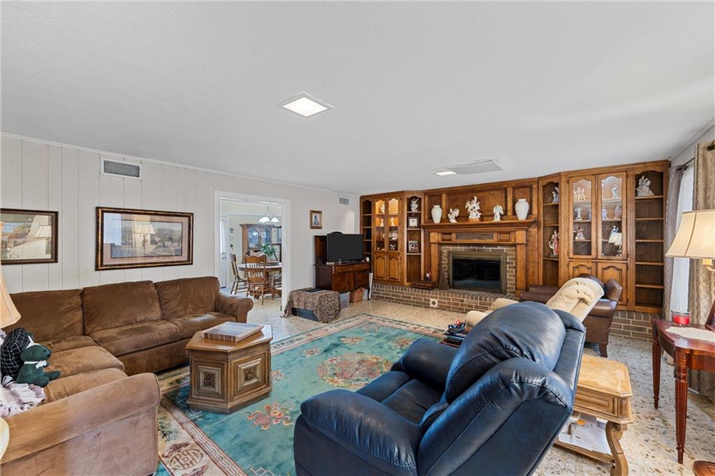 1610 Oak Hollow Drive