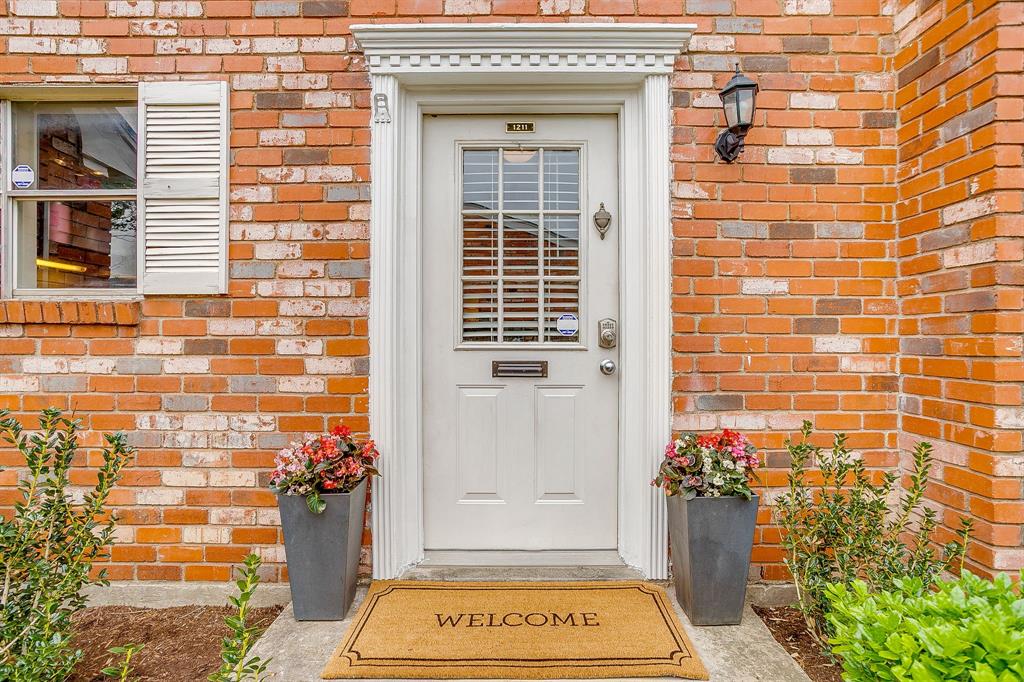 1211 Roaring Springs Road