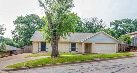 104 NE Rosamond Street Burleson TX 76028