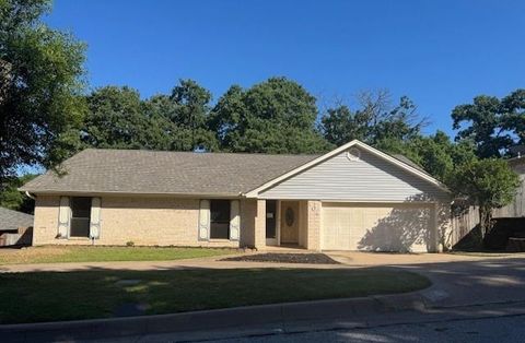 104 NE Rosamond Street Burleson TX 76028