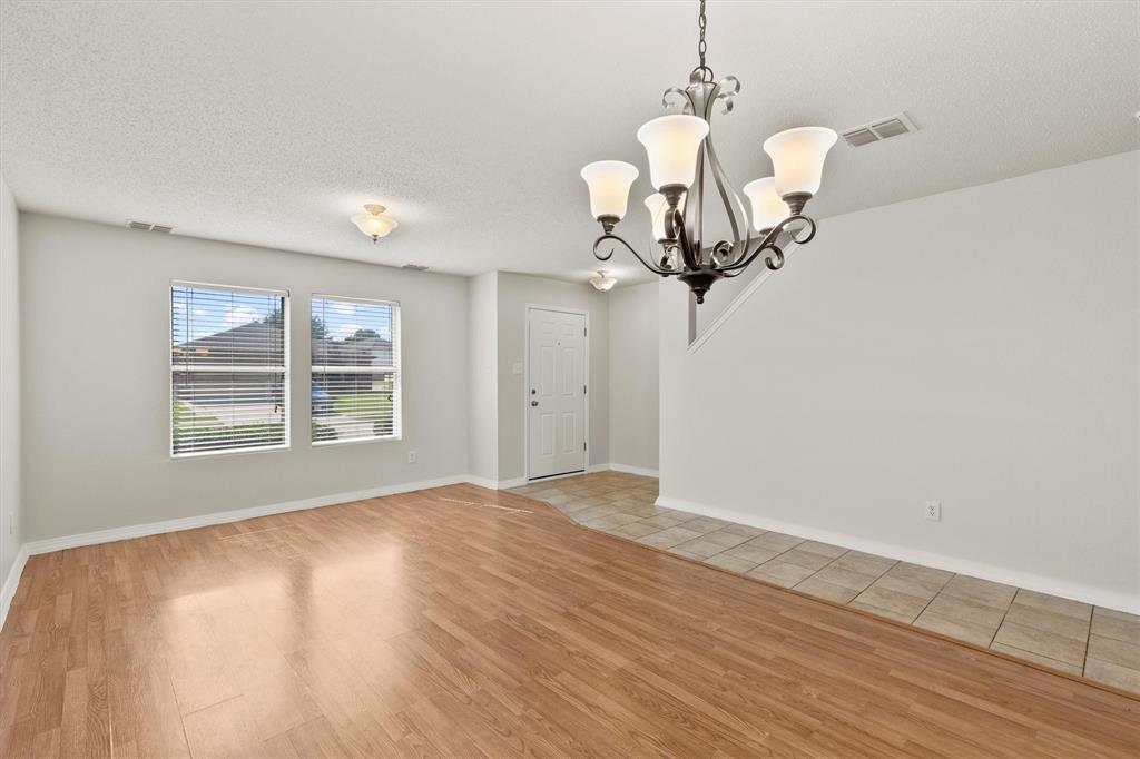2528 Red Oak Drive