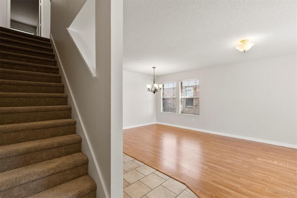 2528 Red Oak Drive