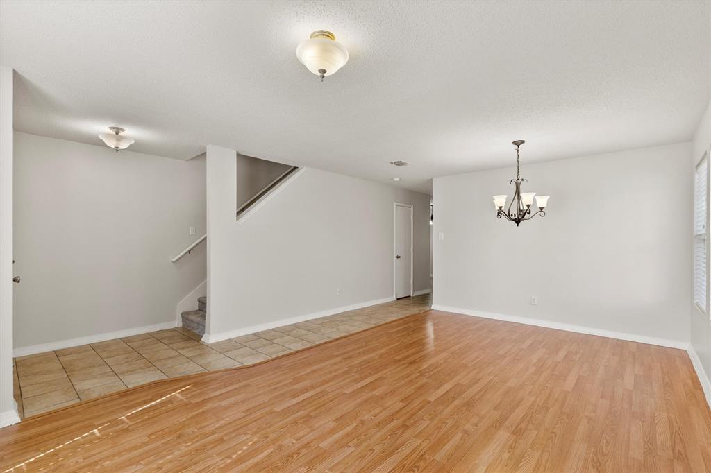 2528 Red Oak Drive