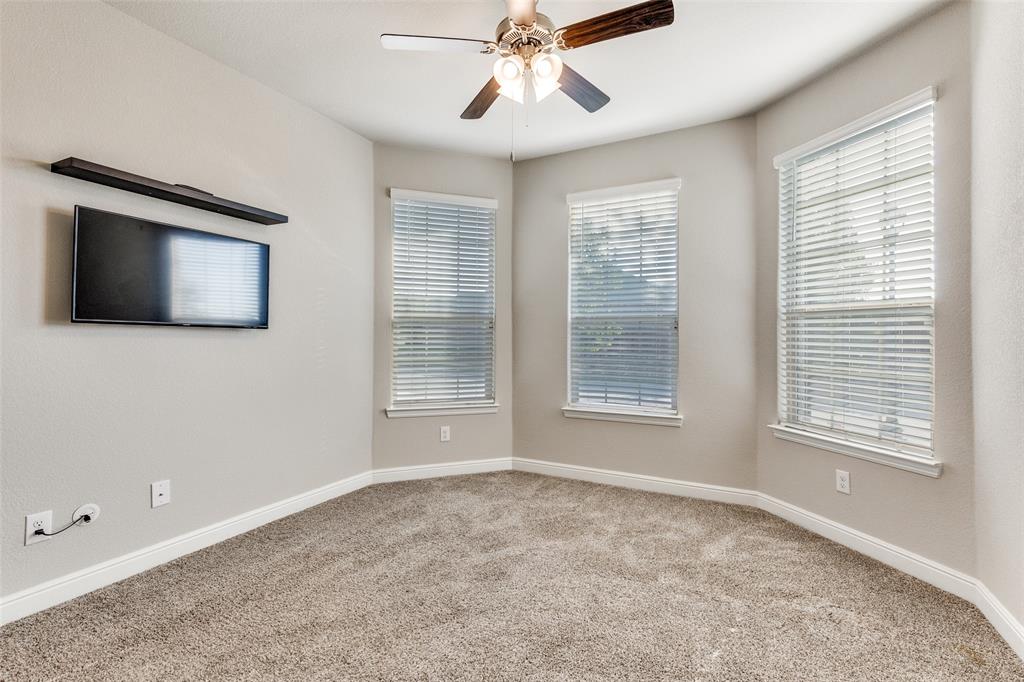 521 Roundstone Road
