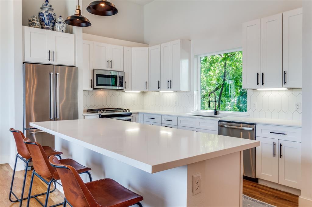 2611 Hondo Avenue 103