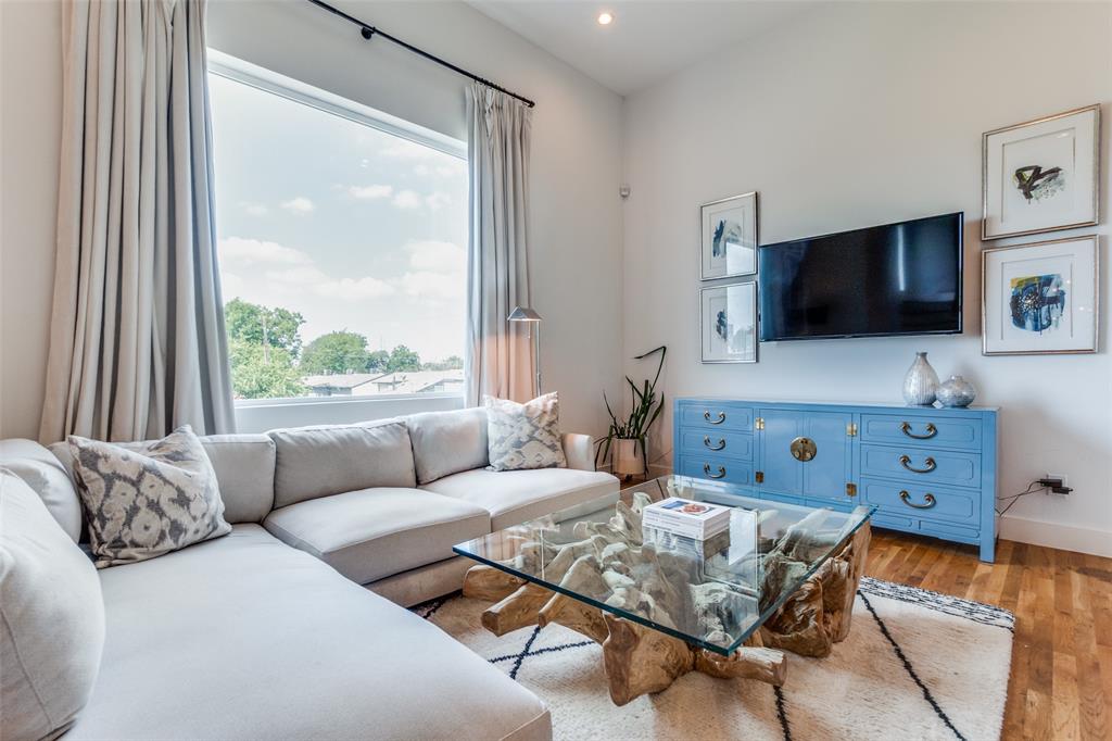 2611 Hondo Avenue 103