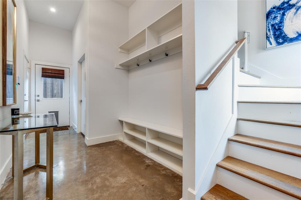 2611 Hondo Avenue 103