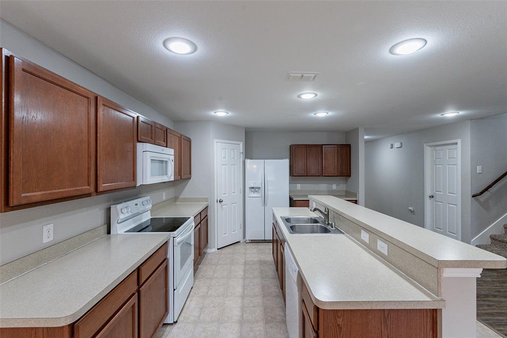 1216 Foxglove Lane