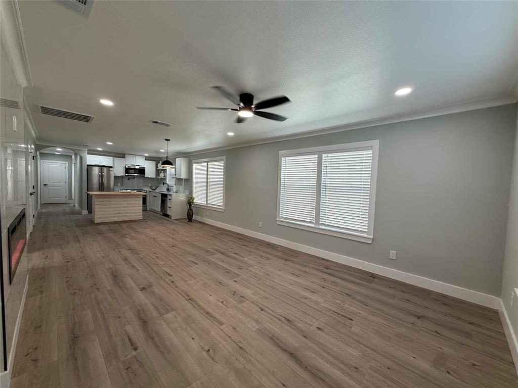 3047 Fernwood Avenue